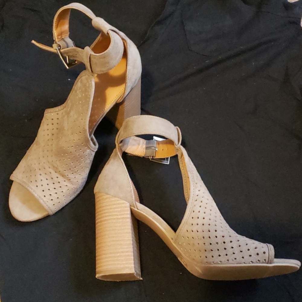 Peep toe cut out boots